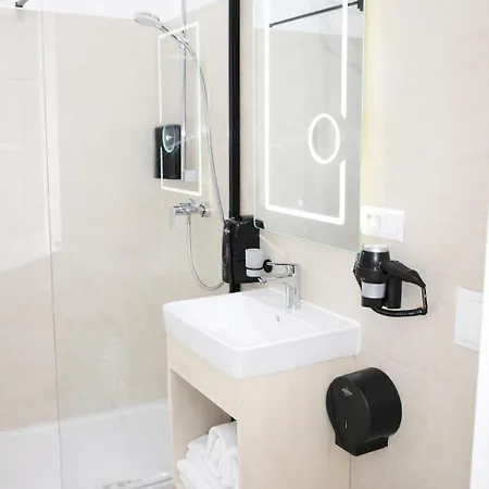 Niko Am Hbf Hotel 3*