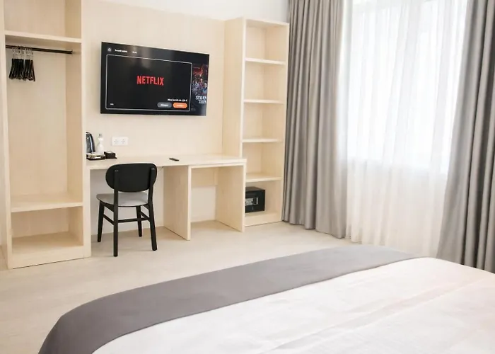 Hotel Niko Am Hbf 3*